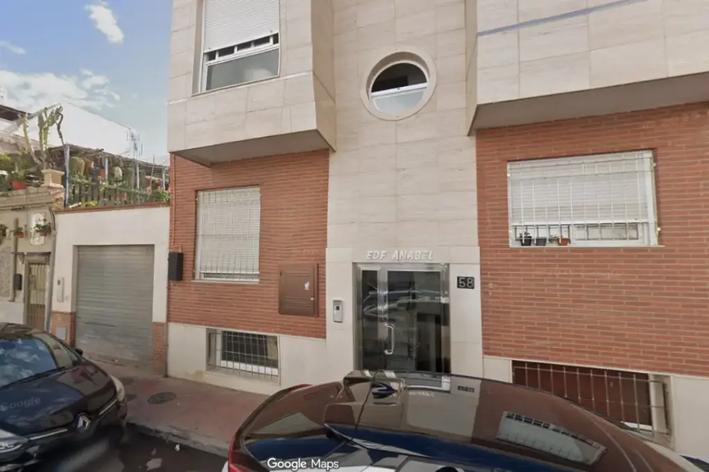Venta de local comercial en CL Rodrigo Vivas Miras, 58 Esc:E Pl:-1 Pt:T4 04707 Almería 