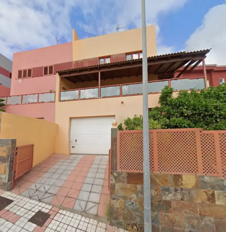 Venta de piso en cesión de remate situado en CL La Aldea, 55 Es:1 Pl:01 Pt:02 Las Palmas de Gran Canaria 35018 Las Palmas