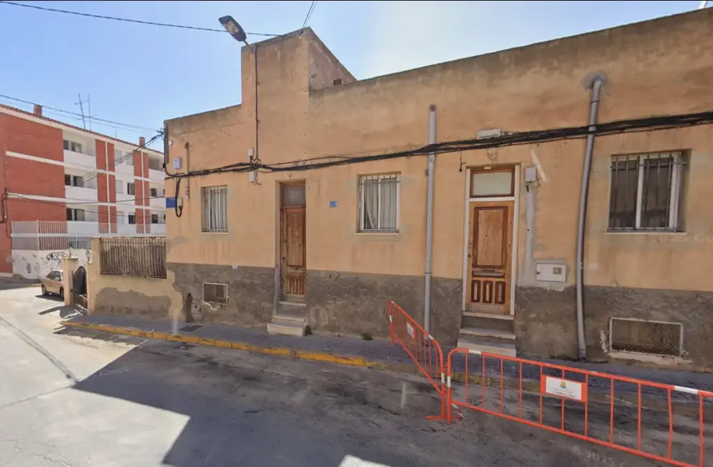 Casa en venta en cesión de remate situada en CL Molinos, 25 Crevillente 03330 Alicante 