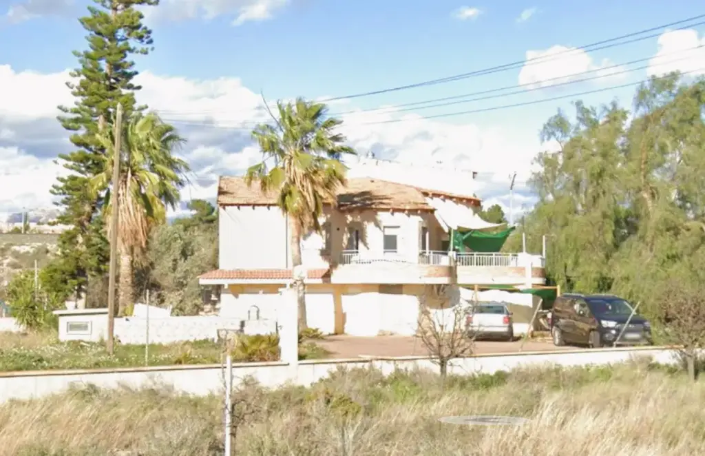 Casa baja en venta de cesión de remate situada en DS Moralet,288 03699 Alicante