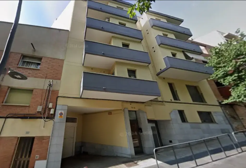 Piso en venta cesión de remate situada en CL Vint I Dos de Juliol, 77 Pl:02 Pt:02 Terrasa 08225 Barcelona 