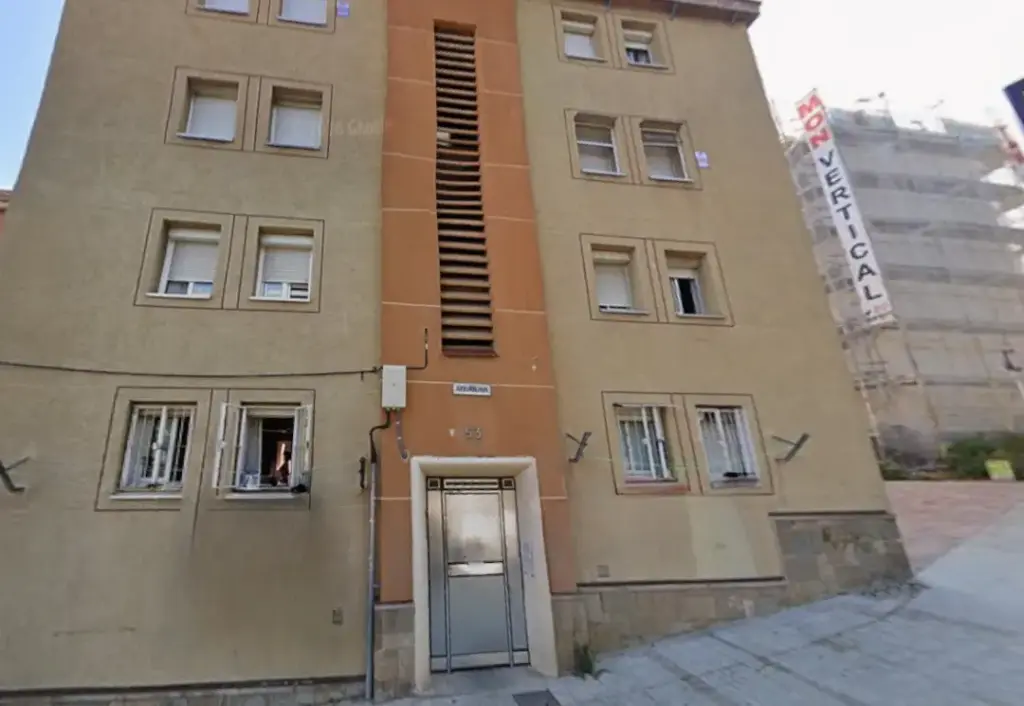 Piso en venta en cesión de remate situado en CL Aiguablava 53, Bloque 18, Pl: 3, Pta: 1 C.P.: 08042 Barcelona 