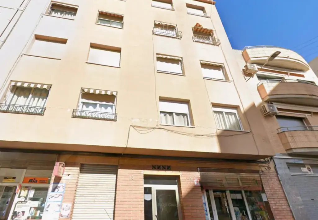 Piso en venta en cesión de remate situado en CL de Miquel Ángel ANGEL,13 Esc:1 Pl:3 Pt:01 Sabadell 08206 Barcelona