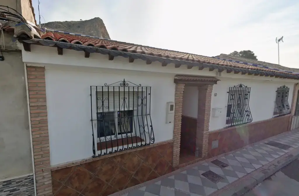 Casa en venta en cesión de remate situado en Pinos Puente CL Gallara, 60 Atarfe 18830 Granada