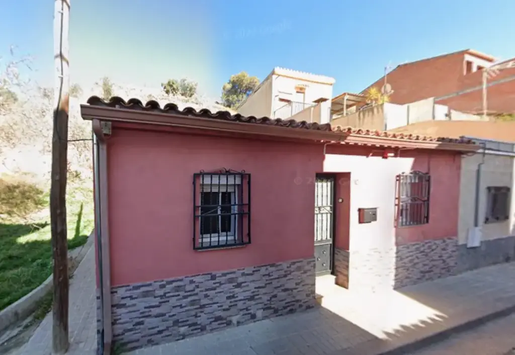 Casa baja en venta en cesión de remate situada en CL De La Garona, 12 Sabadell 08202 Barcelona
