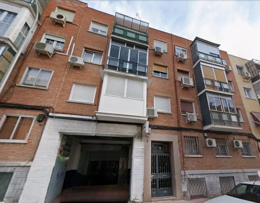 Piso en venta en cesión de remate situado en CL Ramón Serrano, 13 Pl:01 Pt:DR 29025 Madrid