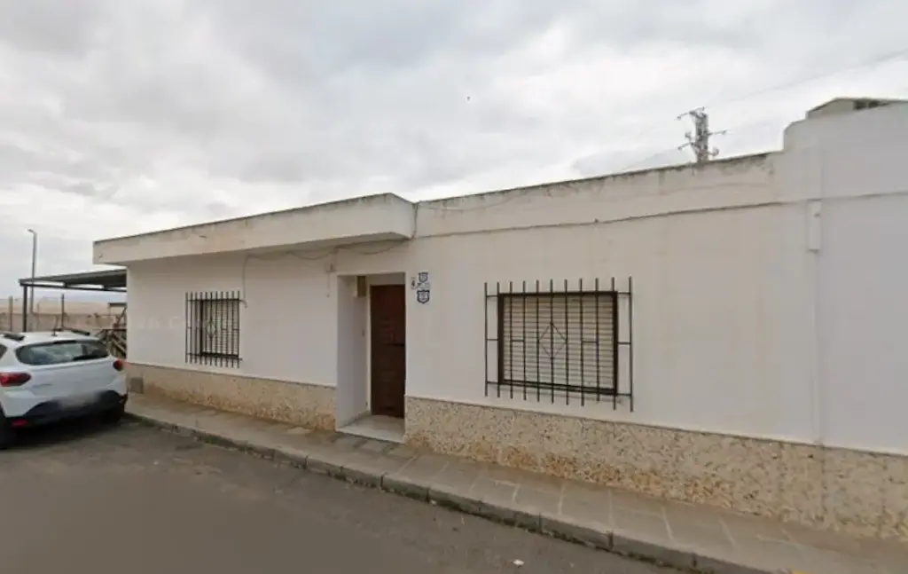 Casa adosada en venta en cesion de remate situada en CL Teruel,4 C.P.: 04110 Níjar Almería