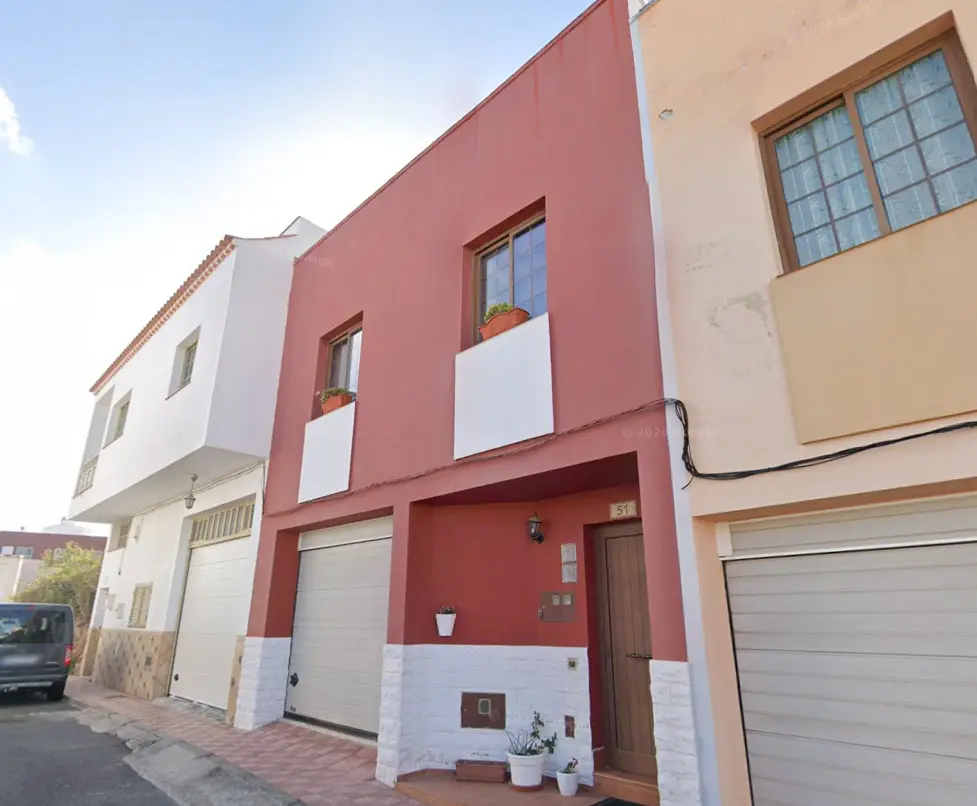 Casa Adosada en venta en cesión de remate situada en CL La Deseada,51 Pl:0 Pt:B San Miguel de Abona 38620 Santa Cruz de Tenerife
