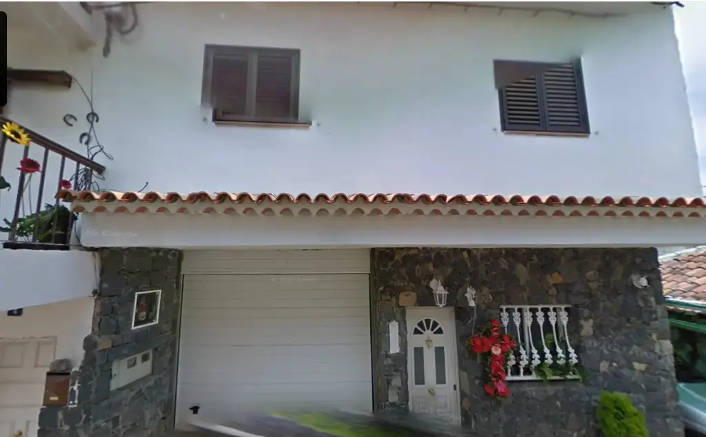 Casa adosada en venta en cesión de remate situada en CL Clavel, 4 San Cristóbal de la Laguna 38270 Santa Cruz de Tenerife 
