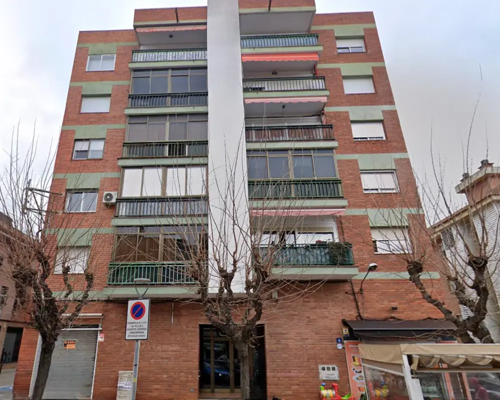 Piso en venta en cesión de remate situado en CL Sant Joan, 8 Es:B Pl:03 Pt:03 C.P.: 08292 Barcelona 
