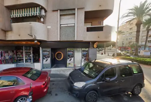 Local comercial en venta en cesión de remate situado en Avda. de Roquetas, 65 esquina Paseo de los Baños 04740 Roquetas de Mar, Almería