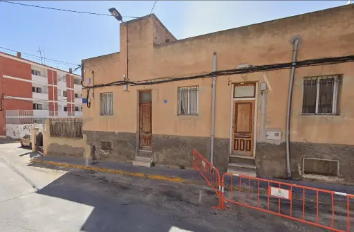 Casa en venta en cesión de remate situada en CL Molinos, 25 Crevillente 03330 Alicante 